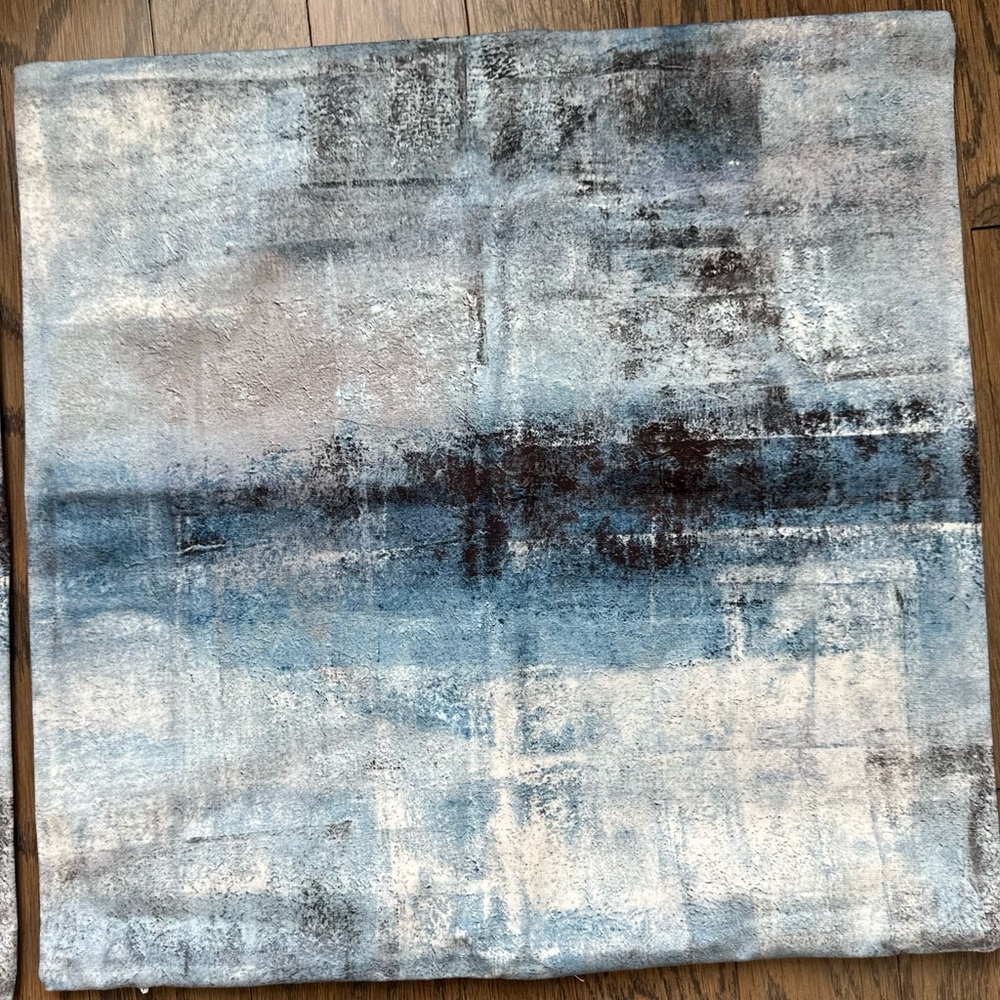 NWT✨(2) Blue Gray and White Watercolor Abstract Accent Pillows 18x18” Washable - Picture 7 of 10